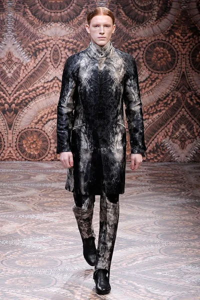 Look 25